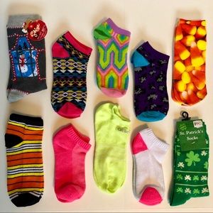 🌟 LOT: colorful + holiday socks 10 pairs 🎄🎃💖🍀